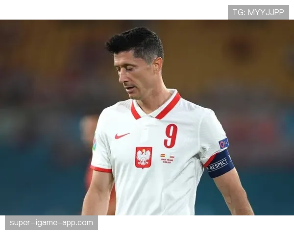 莱万多夫斯基进攻参与度解析：是否具备核心级影响力