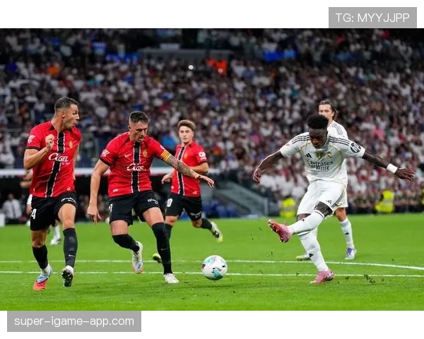 皇马战术困局加剧，过度依赖老将表现波动，对争冠形势产生影响