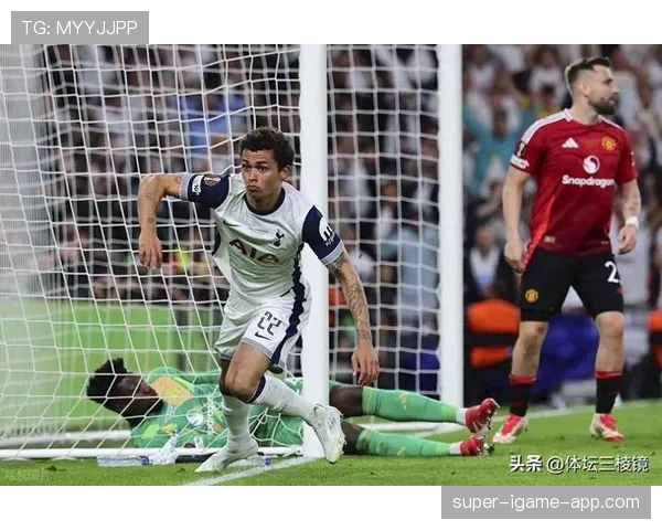 曼联中场断球问题阶段性显现，攻防转换困难对球队表现造成影响