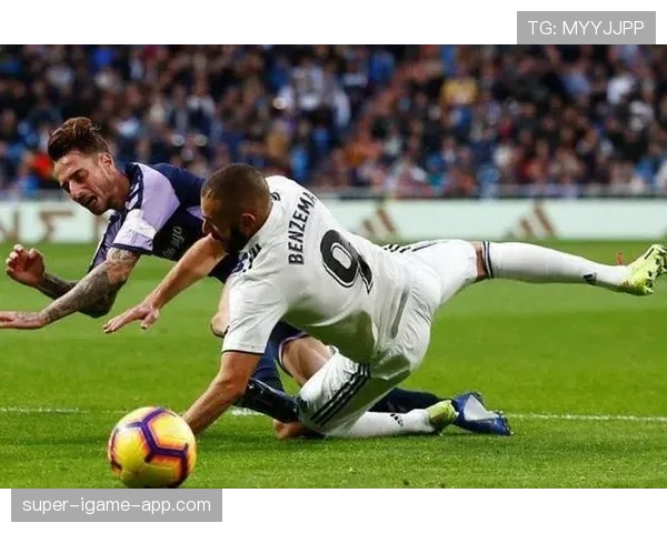 本泽马进攻效率下滑背后：状态衰退还是角色受限？